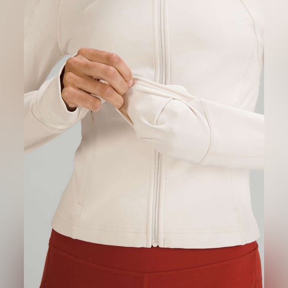 Lululemon Nulu Cropped Define Jacket
NWOT!
Color: WHITE OPAL
Size 6 - Picture 3 of 5